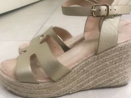 Moderne Sandalen, sehr leicht
