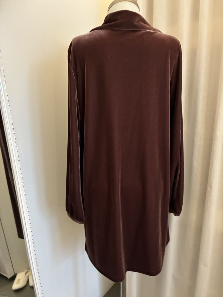 Manor Kleider: Samtkleid, Grösse M, bordeauxrot, festlich, ungetragen – Neu und originalverpackt aus Bäretswil von Viechel 1