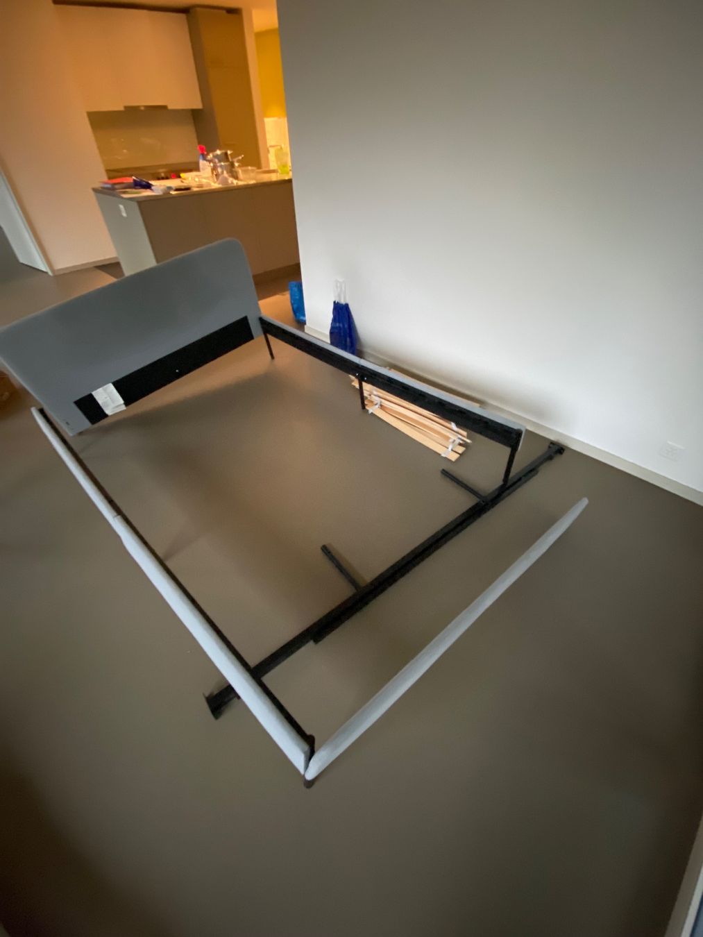 Ikea Lits: Ikea bed 160x200 – D'occasion à Baar par mig_qpg9 2