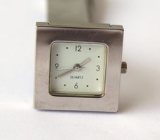 Yves Rocher Damenarmbanduhr silberfarben Quartz