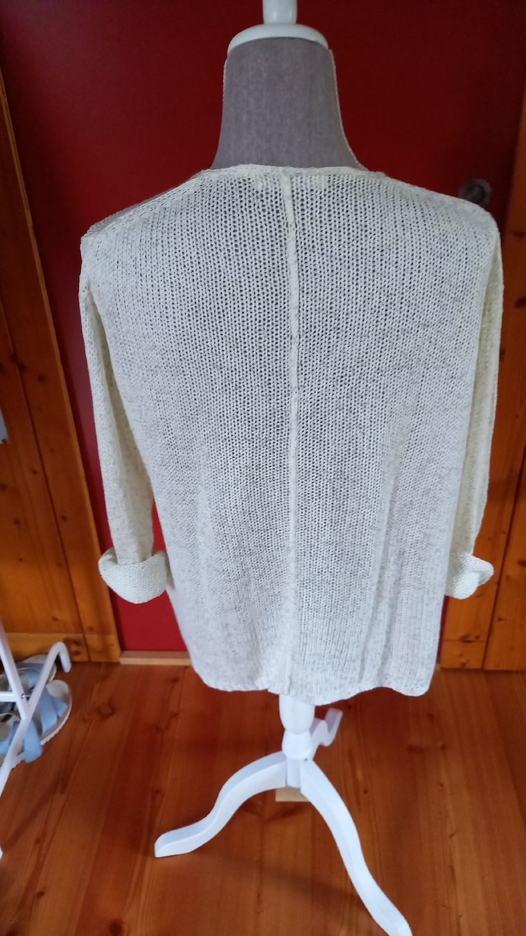 Pullover & Sweatshirts: Strickpullover CASSIS creme Grösse 42 100% Acryl – Gebraucht aus St. Gallen von Otterndorf 1