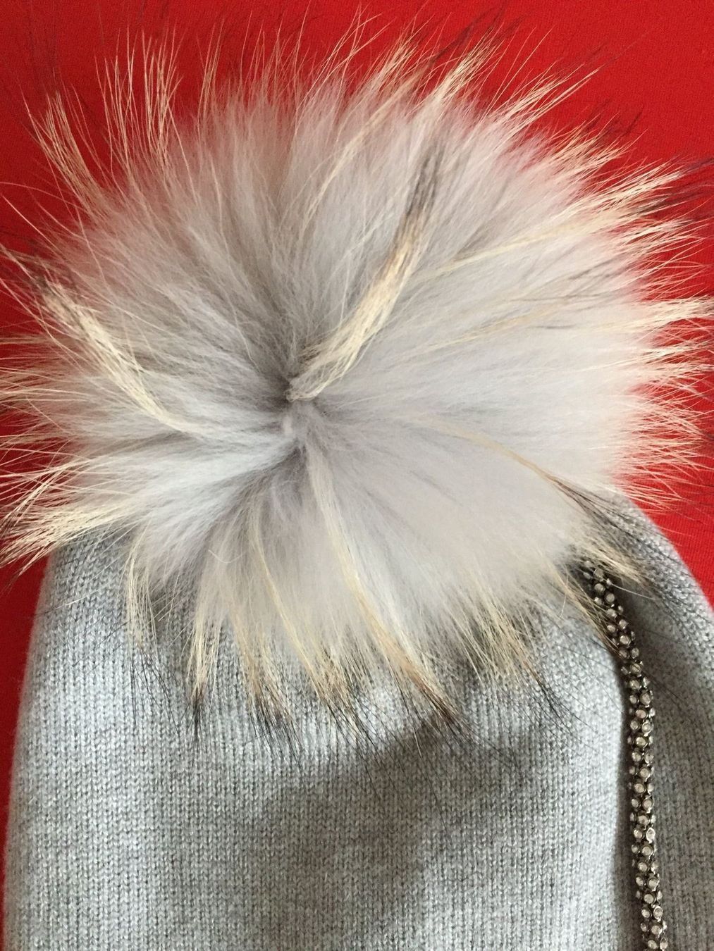 Chapeaux, bonnets & casquettes: wunderschöne Mütze mit Echtfellbommel und Strass, hellgrau – Neuf avec emballage d'origine à Adliswil par vette56 4