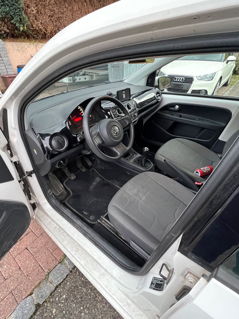 VW Autos: VW Up 1.0 MPI 44 kw – Gebraucht aus Hottwil von  4