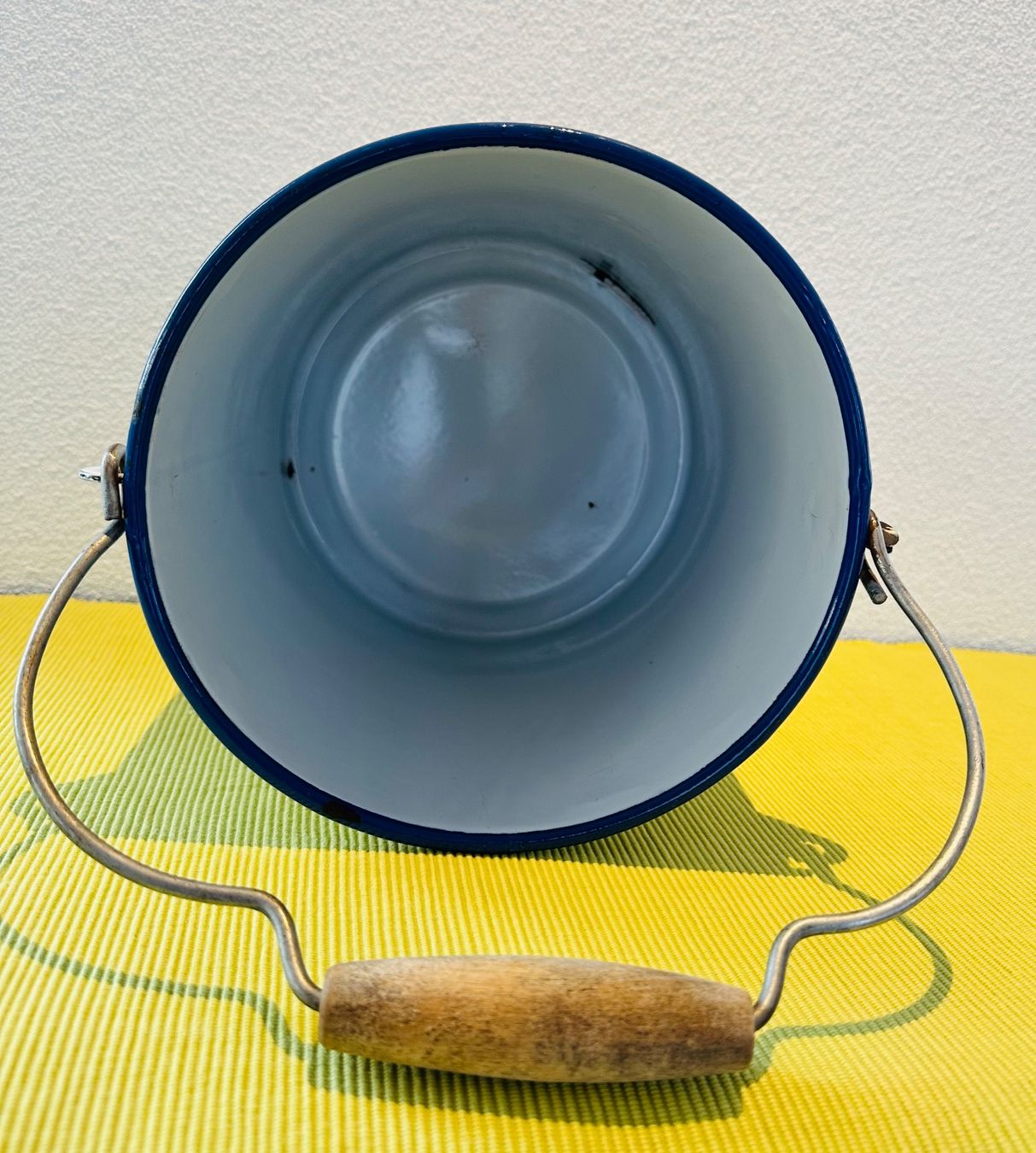 Altro per la casa: Emaille Kessel / Eimer, mit blauem Rand,  MERKER SCHWEIZ – Difettoso da Jonschwil venduto da zni_65m7 7