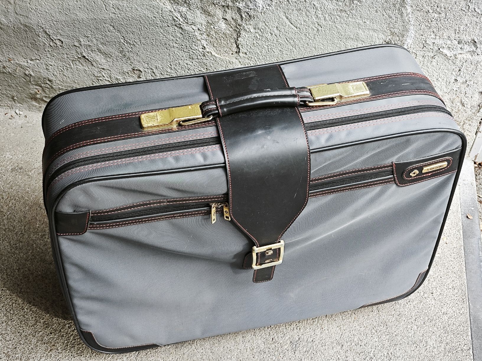 Samsonite Valigie: Samsonite Koffer Vintage grau mit Rollen – Usato da Zürich venduto da Waennae 1