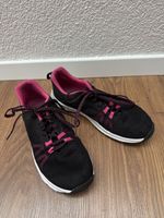 Schwarzer Turnschuh, Grösse 37