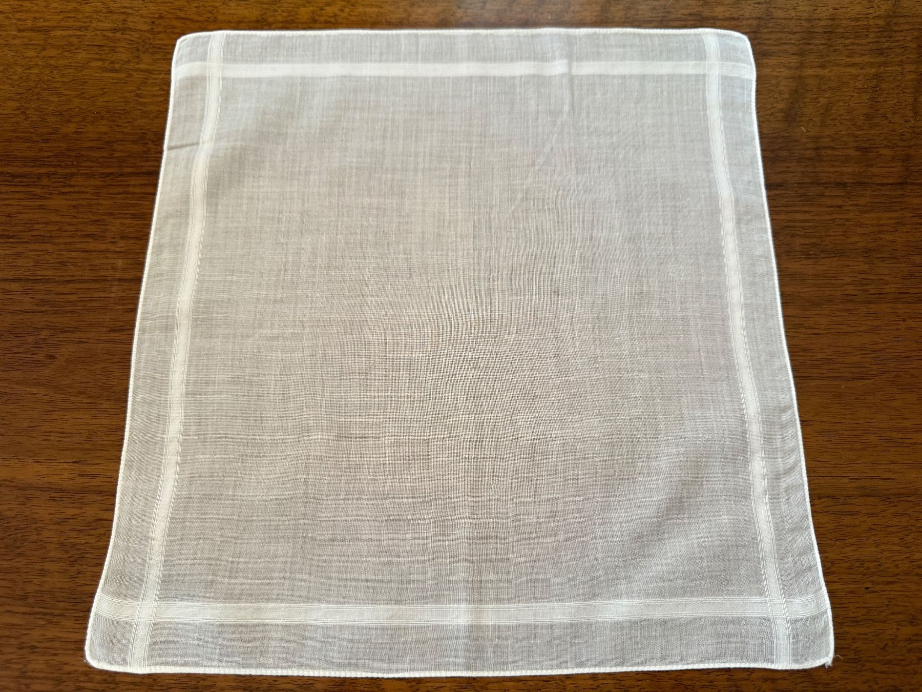 Altro in  Abbigliamento & Accessori: Taschentuch weiss mit Streifen 30x30cm – Usato da Erstfeld venduto da Mario_boe0