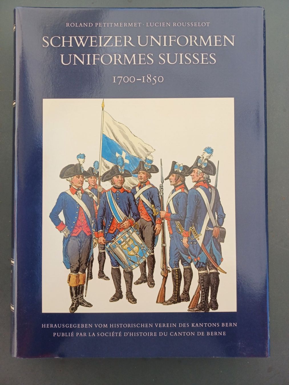 Bücher: Schweizer Uniformen, Uniformes suisses, Petitmermet – Gebraucht aus Horw von Mikesch108