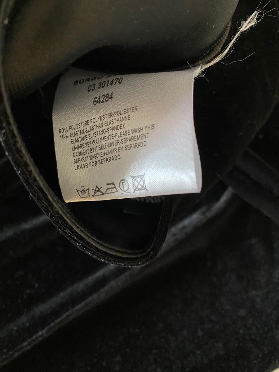 Armani Pantalons: Samthose Giorgio Armani 36 (It. 40) – D'occasion à Oberglatt ZH par jul_nhy7 2