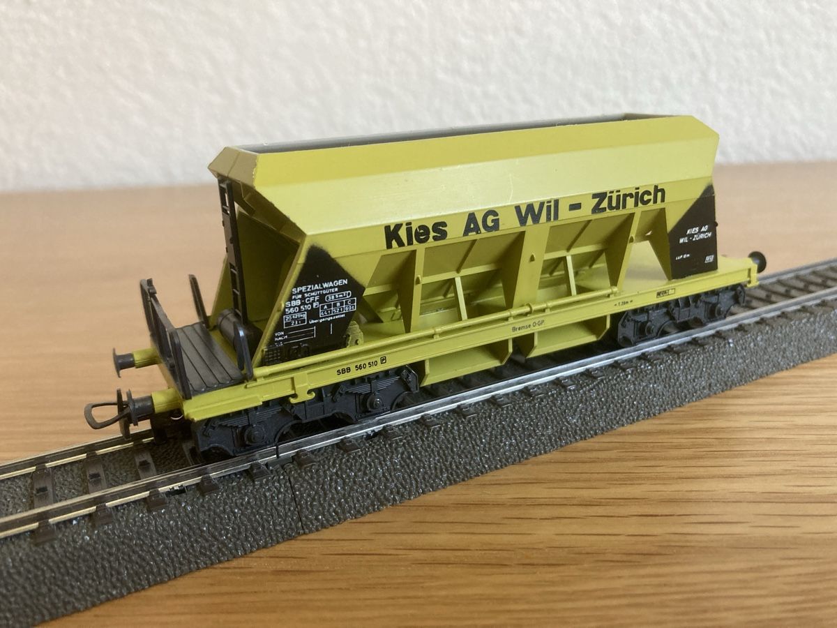 Liliput Modelleisenbahnen: Schüttgutwagen Kies AG Wil ZH – Gebraucht aus Winterthur von Whitefish 1