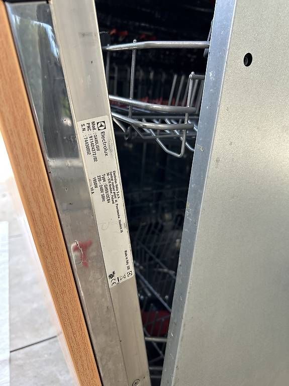 Electrolux Lavastoviglie: Lave vaisselle encastrable – Usato da Bursins venduto da gon_c9sb 3