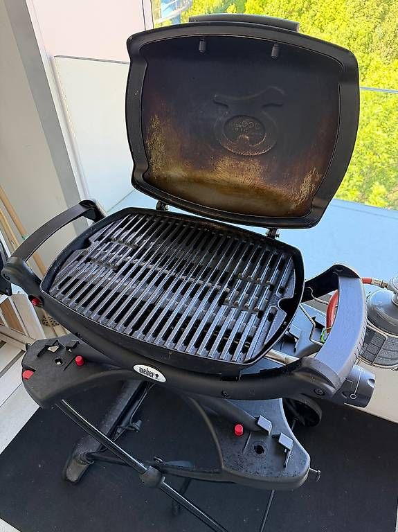 Weber Griglie: Weber Q1000 Gas BBQ + Original Stand + Plate + 3 Cylinders – Usato da Zürich venduto da giu_h9dh 1