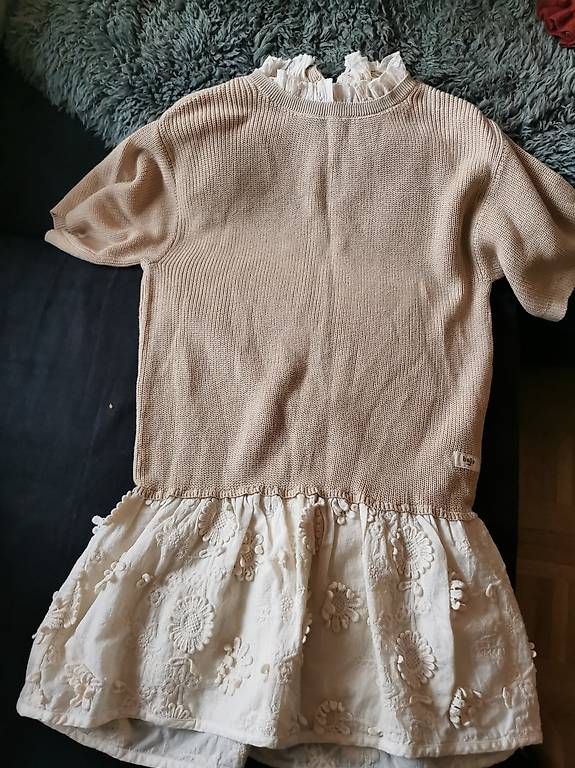 Robes et jupes: NEU Strick-Kleid 122/128 Baje – Neuf (Voir description) à Riehen par LaurJer 1
