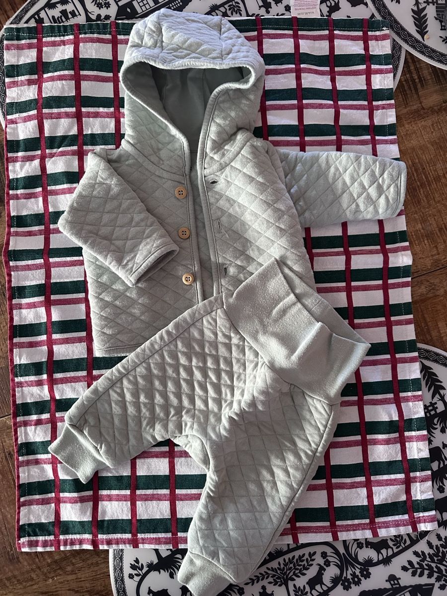 H&M Lots de vêtements: Babyjacke mit Hose – D'occasion à Birmenstorf AG par hor_zdb9
