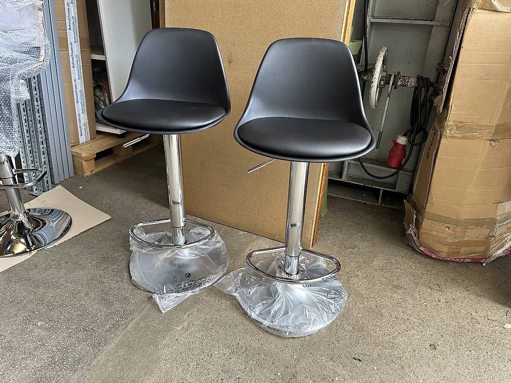 Hocker: 2 Stk. neue Barhocker in schwarz – Neu (gemäss Beschreibung) aus Necker von liq24