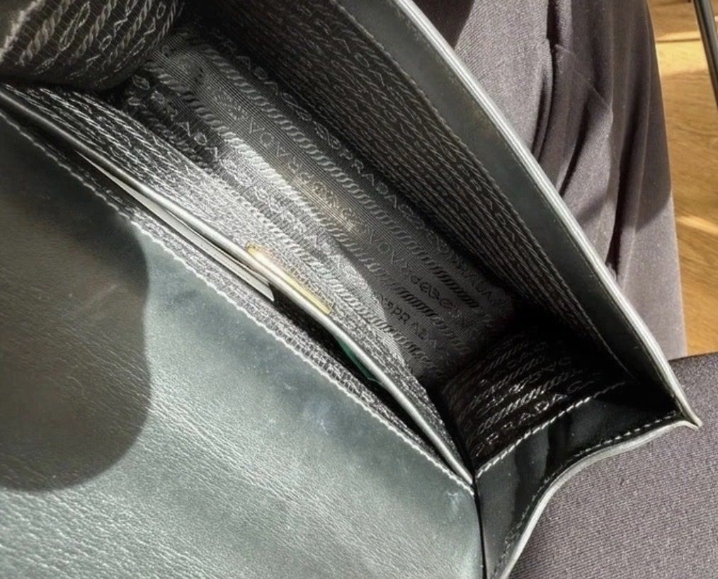 Prada Borse da donna: Prada - Saffiano Leather Shoulder Bag – Usato da Watt venduto da duk_j7wb 3