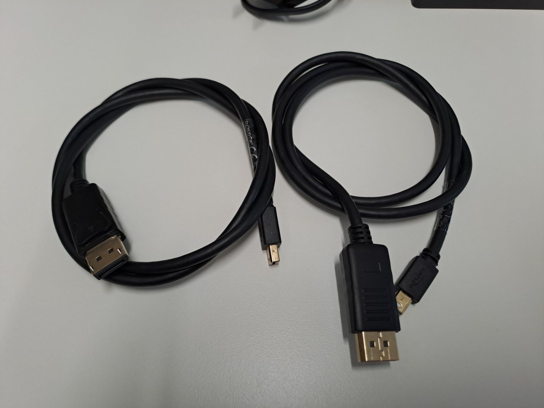 Microsoft Docking station: Microsoft Surface Docking Station + 2 x Anschlusskabel – Usato da Sachseln venduto da Grogettli 3