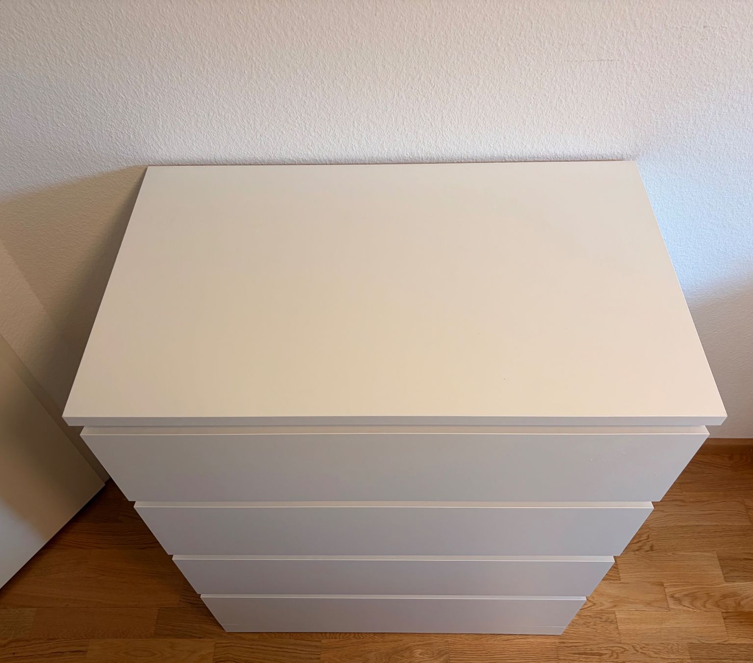 Cassettiere: Weisse IKEA Malm Kommode mit 4 Schubladen – Usato da Basel venduto da tin_95xx 3