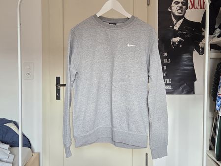 Nike Sweater (M)