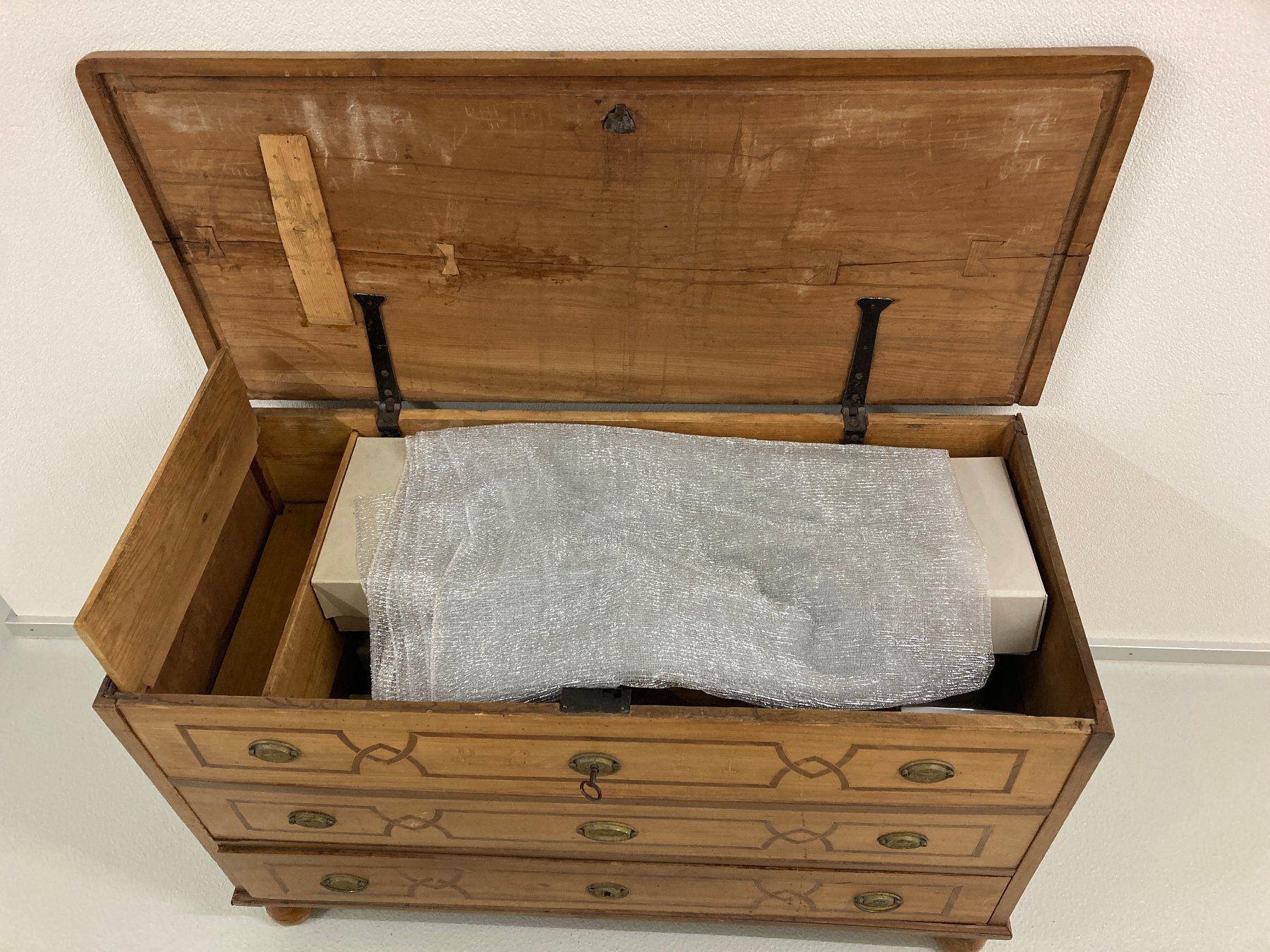 Cassapanche: Biedermeier Truhe Antik Intarsien eingelegt – Usato da Sachseln venduto da abel50 1