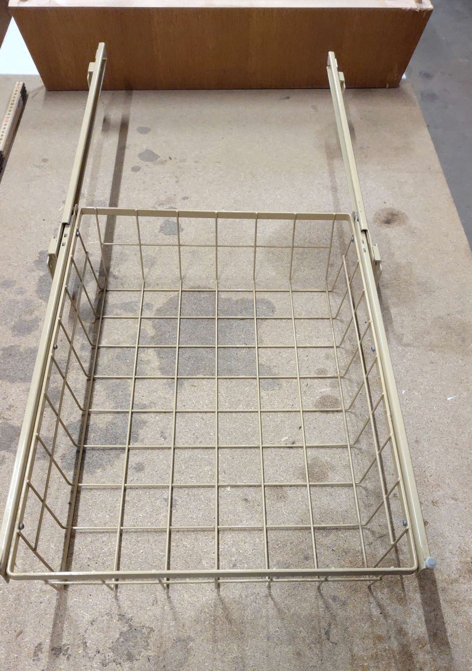Altro per la casa: Ausziehkorb Schubladenkorb beige – Usato da Wyssachen venduto da RedFonk