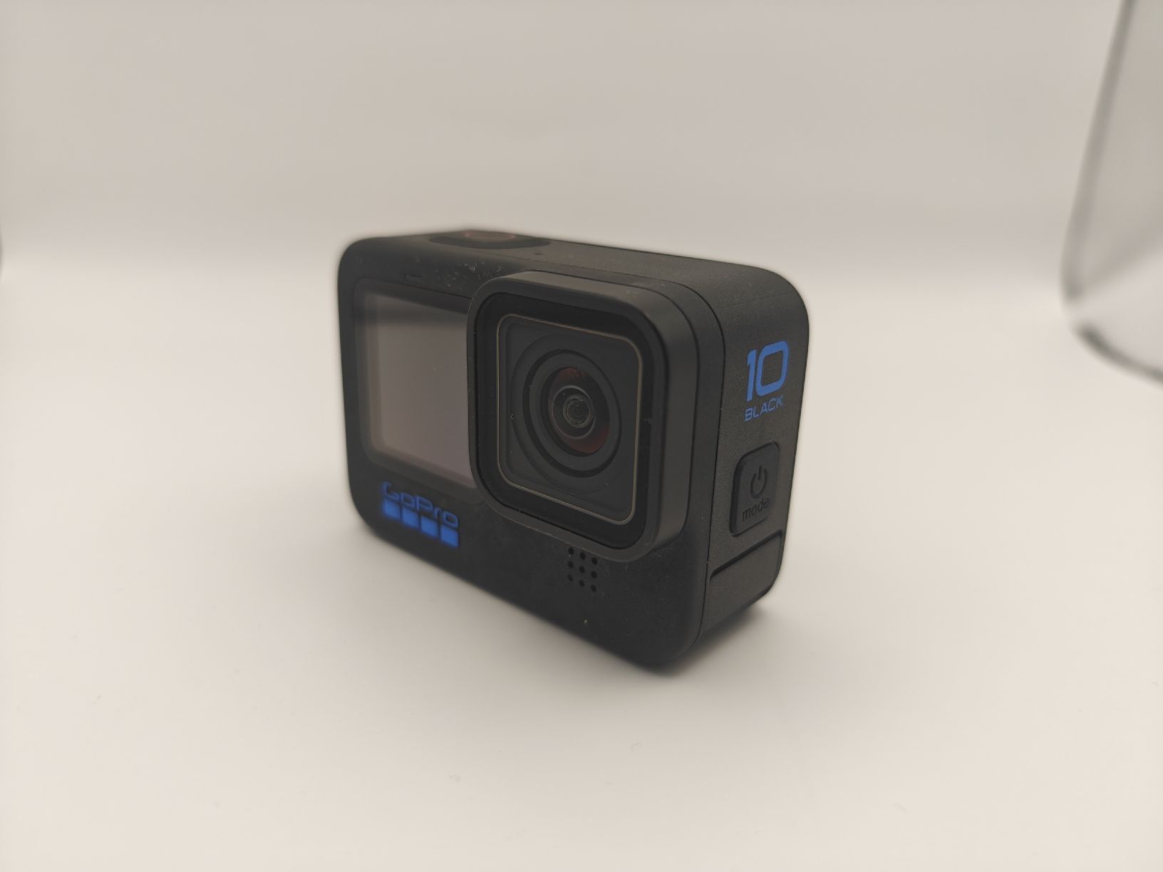 Gopro Action Cam: Gopro Hero 10 mit viel Zubehör  – Usato da Henau venduto da na123