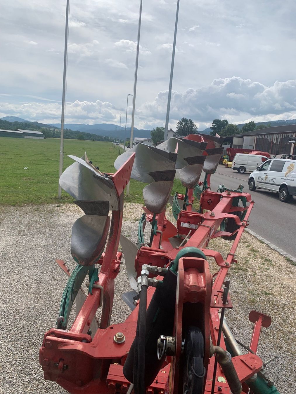 Kverneland Aratri: charrue kverneland 4 socle – Usato da Courroux venduto da gar_gs6c 2