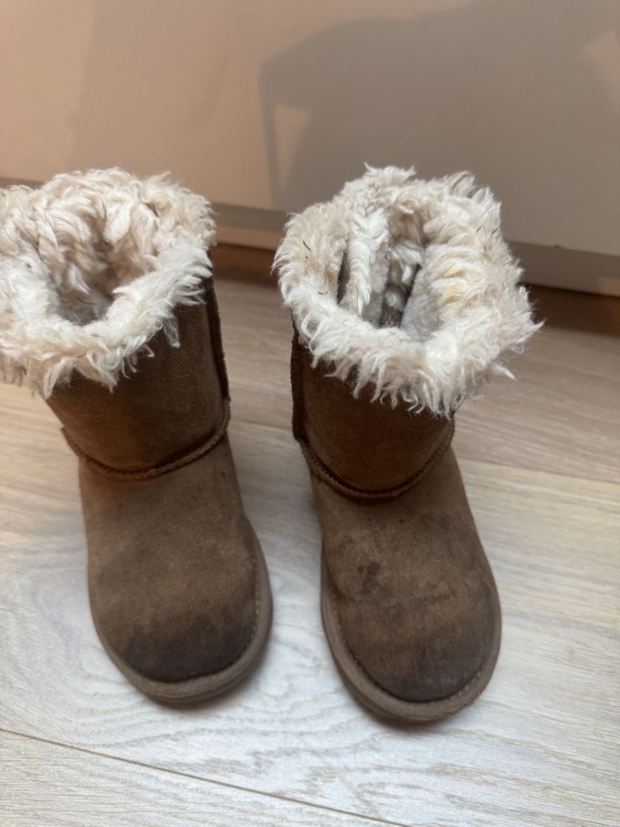 Ugg Scarpe per ragazzi: Ugg – Usato da Ruvigliana venduto da lux_t2sb 2