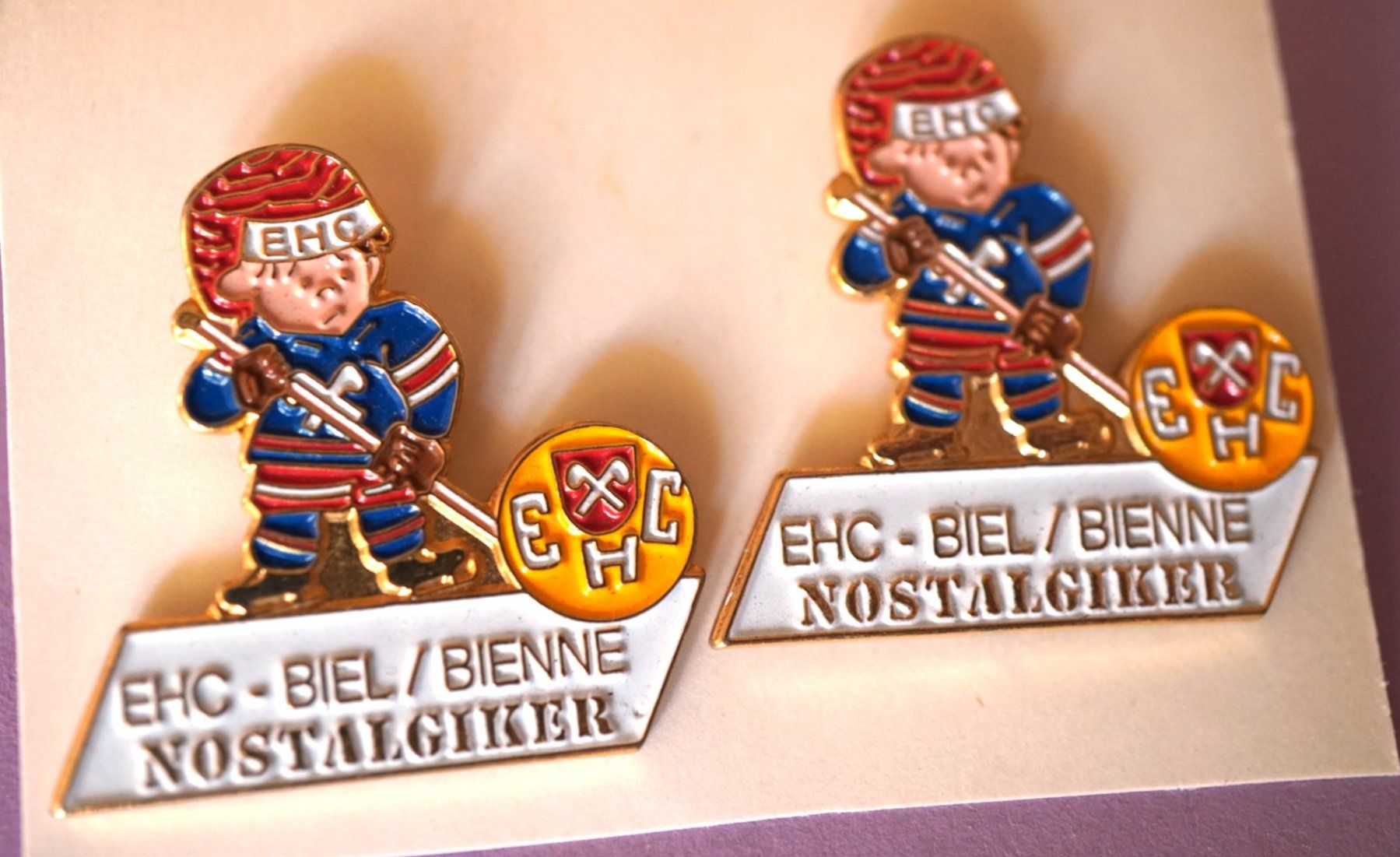 Placchette & Badge: 2 Pin SC Langnau Tigers – Usato da Worb venduto da worb01