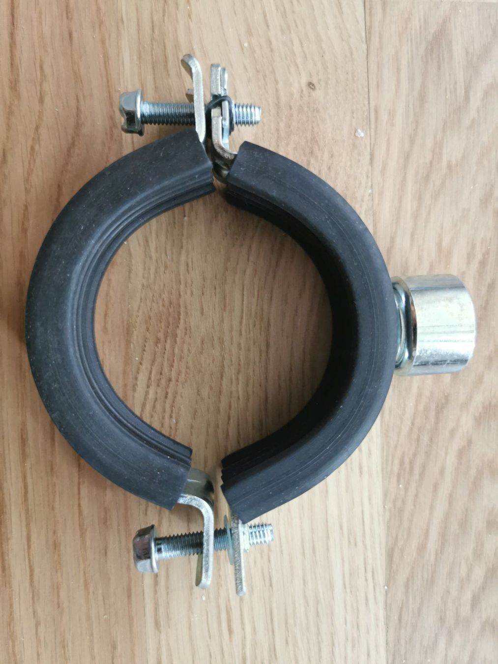 Wandhalterungen: Rohrschellen 67-71, 20 stk – Neu und originalverpackt aus Pfäffikon SZ von Maijecka 1