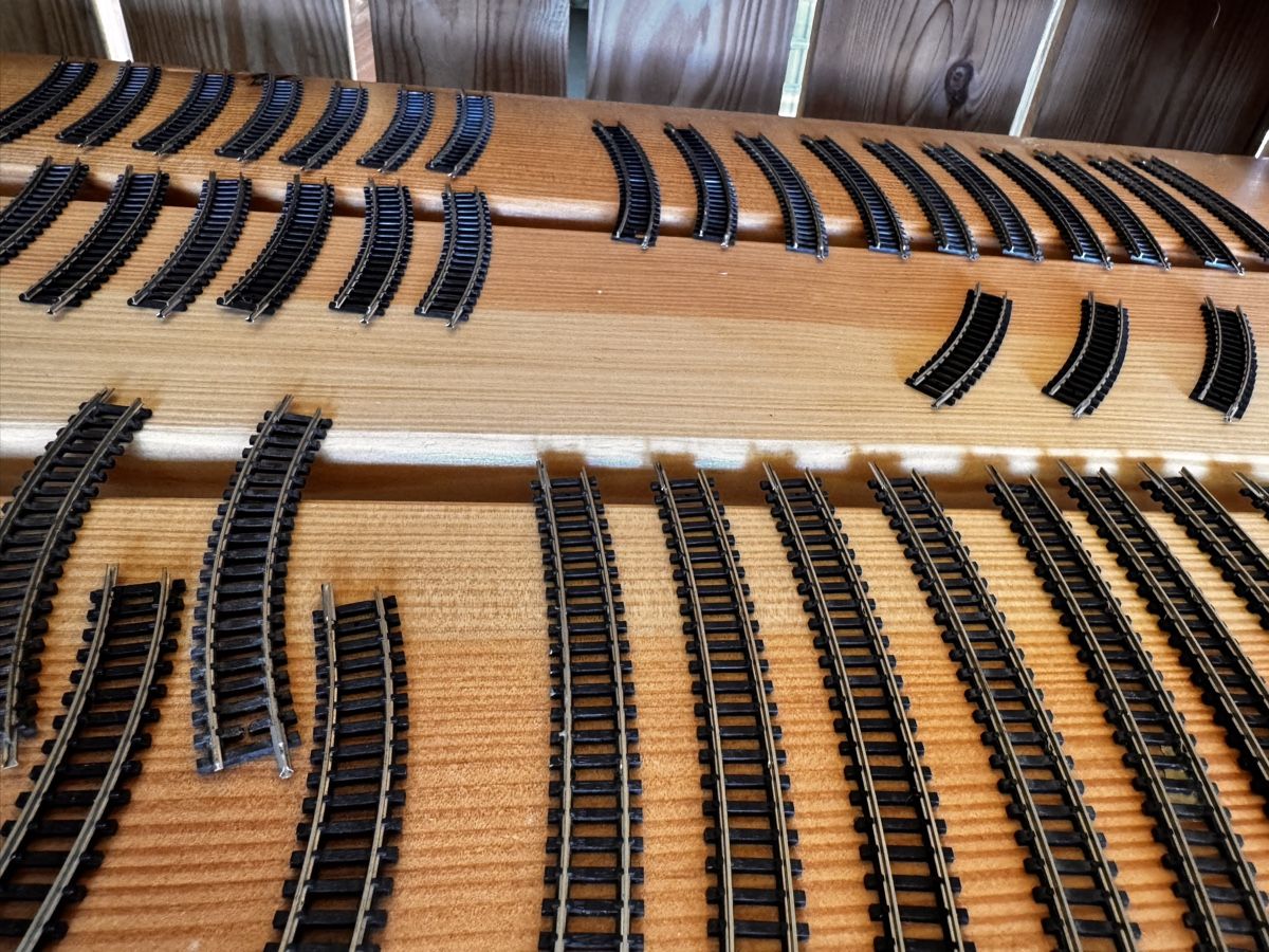 Trix Modellini di ferrovie: Minitrix, diverse gebogene Gleise – Usato da Kyburg-Buchegg venduto da Mlaett 2