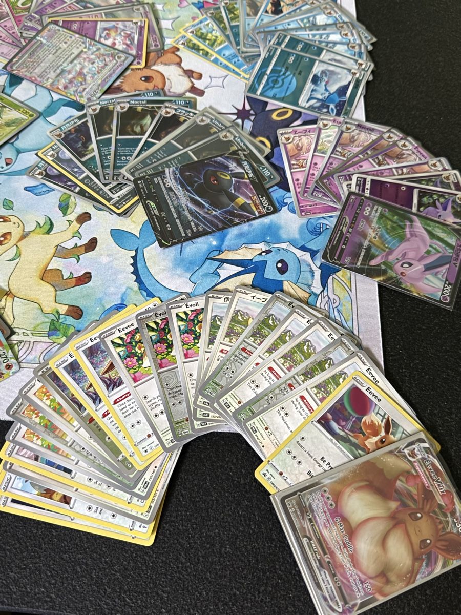 Pokémon Carte collezionabili: Pokémon - Eevee & Family 100 different  cards  – Nuovo (secondo la descrizione) da Uvrier venduto da sauma85 9