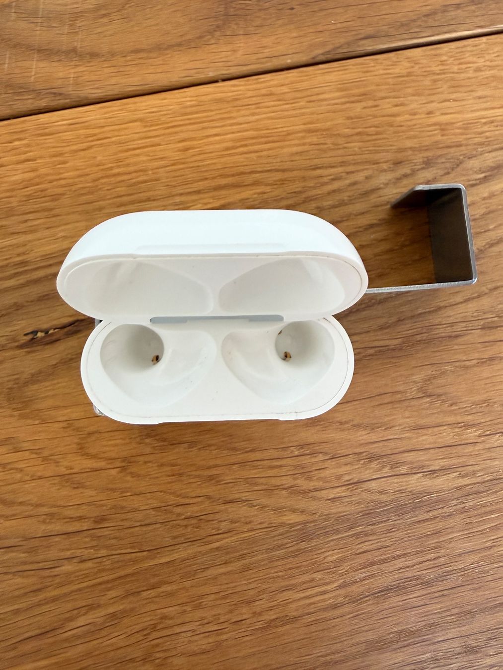 Apple Casques audio: APPLE AirPods 4 Charging Case – D'occasion à Lausanne par Nine1982 1
