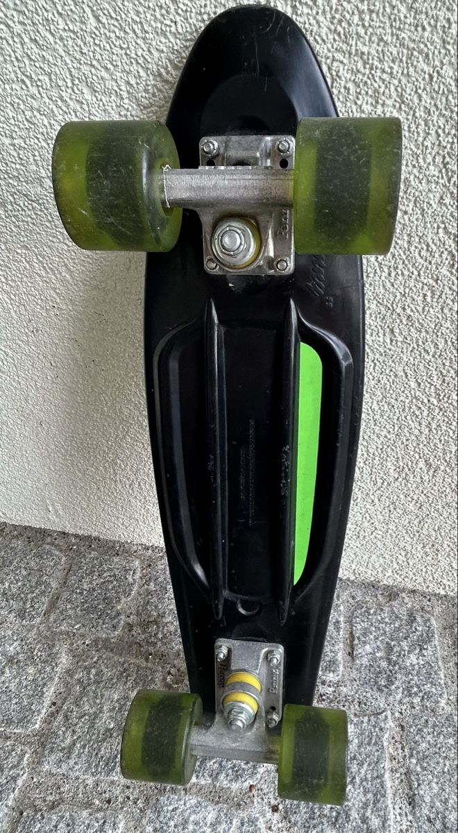Penny Skateboards Skateboards: Penny Board Black mit grünen Rollen – Usato da Wil ZH venduto da uhe_nw6s 6