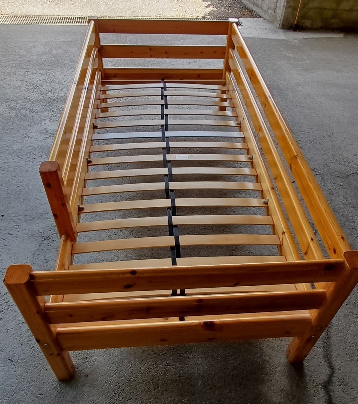 Letti: Flexa Kinderbett mit Holz Lattenrost – Usato da Arth venduto da buepet73 3