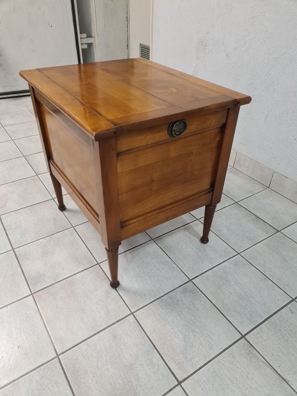 Tavoli: Table d'appoint VI qui souvre des 2 cotés – Usato da Monthey venduto da 187-zeroo 7