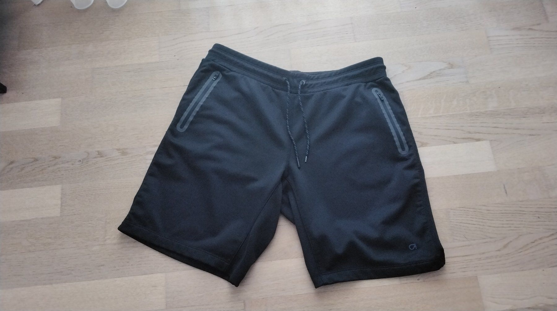 Pantalons: Shorts GapFit Gr. M – D'occasion à Steinhausen par pinu09