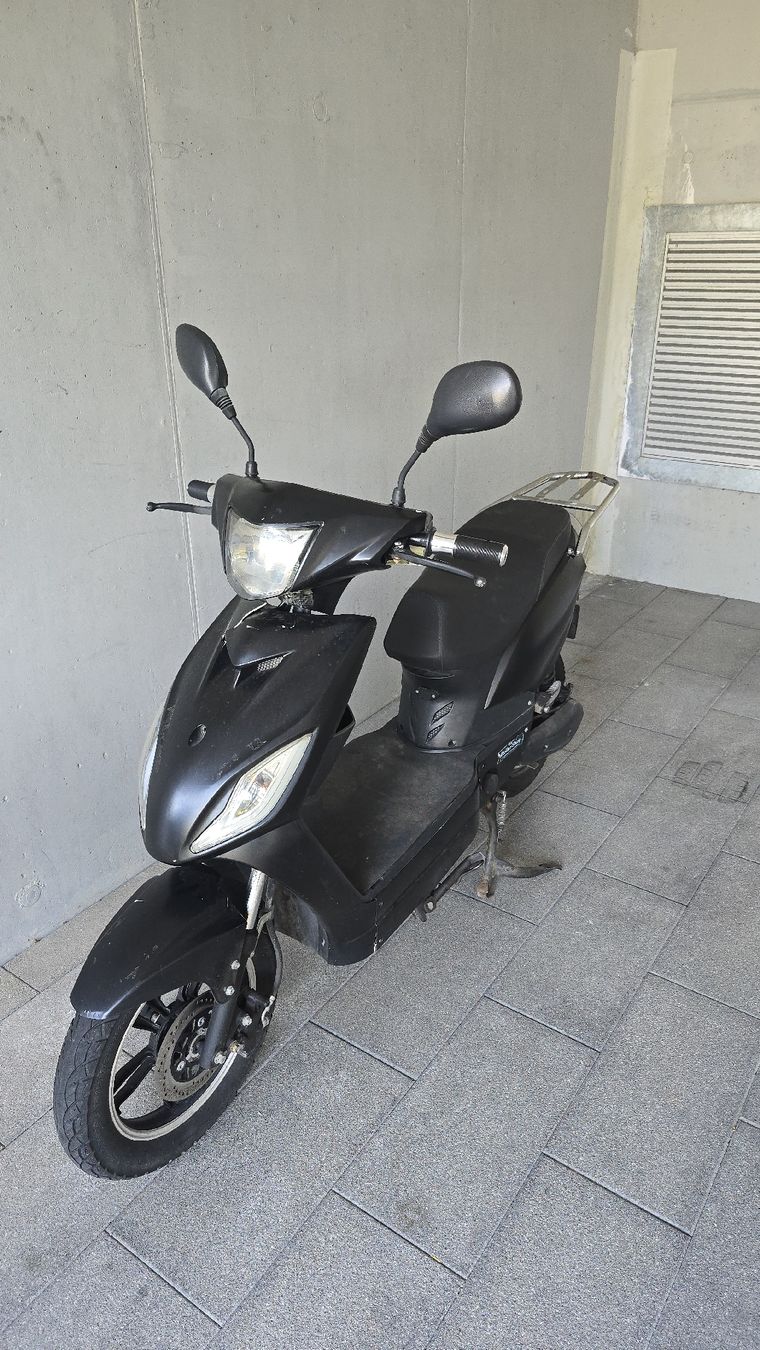 Scooter: E-Roller 25kmh Roller 25/kmh E Roller – Difettoso da Egg b. Zürich venduto da psy_tj5h
