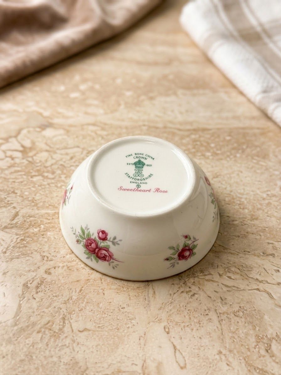 Ciotole: Staffordshire Bone China tea strainer  – Usato da Forch venduto da ays_5lbc 1