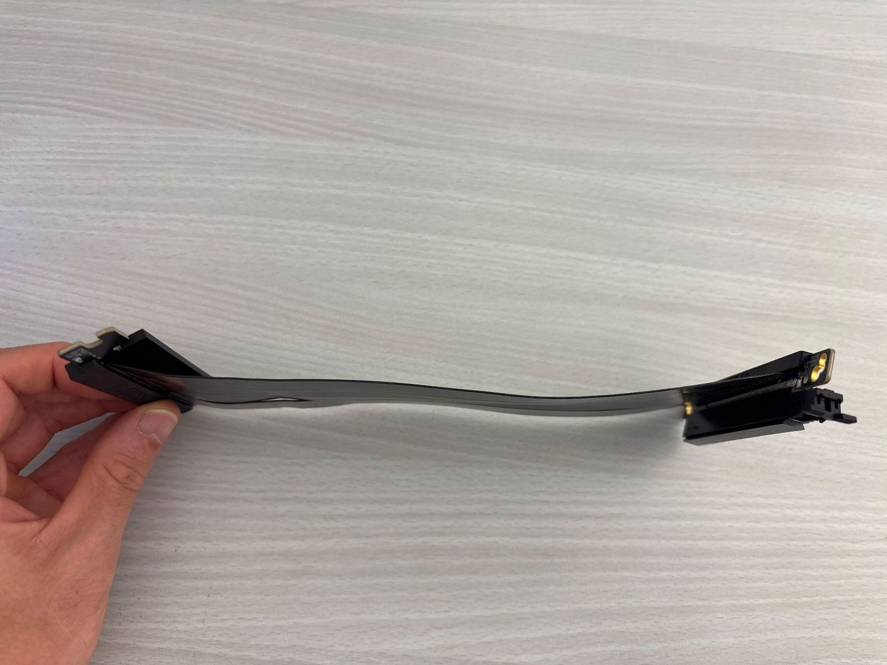 PCs: Câble Riser PCI-E 5.0 AVA5 LINKUP Noir 22cm DUAL REVERSE – D'occasion à Fribourg par DASH-D 3