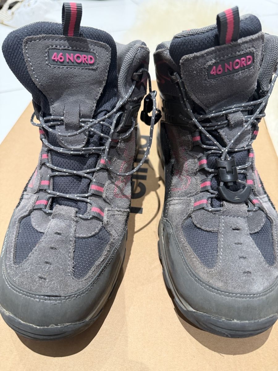46 Nord Scarpe per ragazze: Wanderschuhe 46 Nord grau pink – Usato da Herrliberg venduto da Mena013