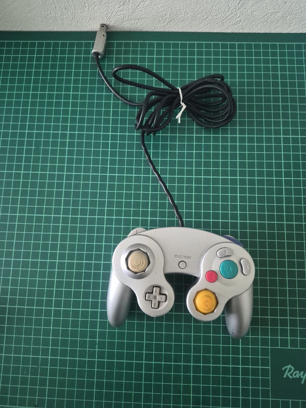Nintendo Manettes: Nintendo GameCube Controller silber Modell DOL-003 – D'occasion à Meyrin par Retro-GZ