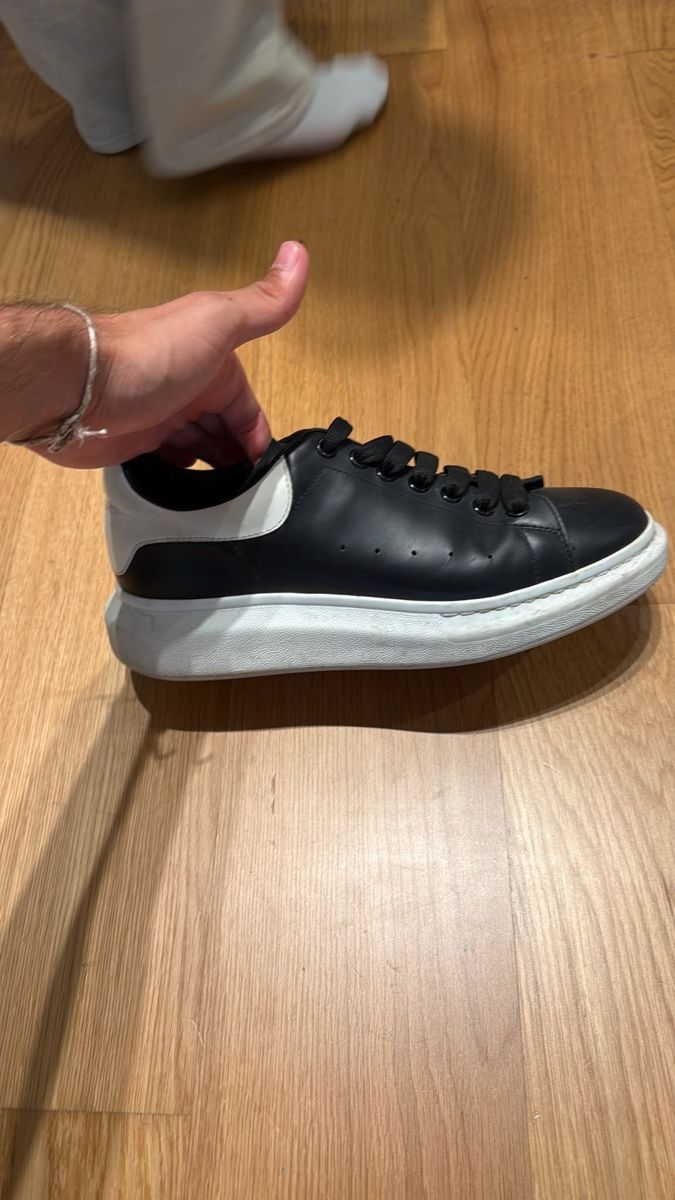 Alexander Mcqueen Scarpe da uomo: Alexander McQueen Sneaker schwarz  – Usato da Winkel venduto da mir_dlp6