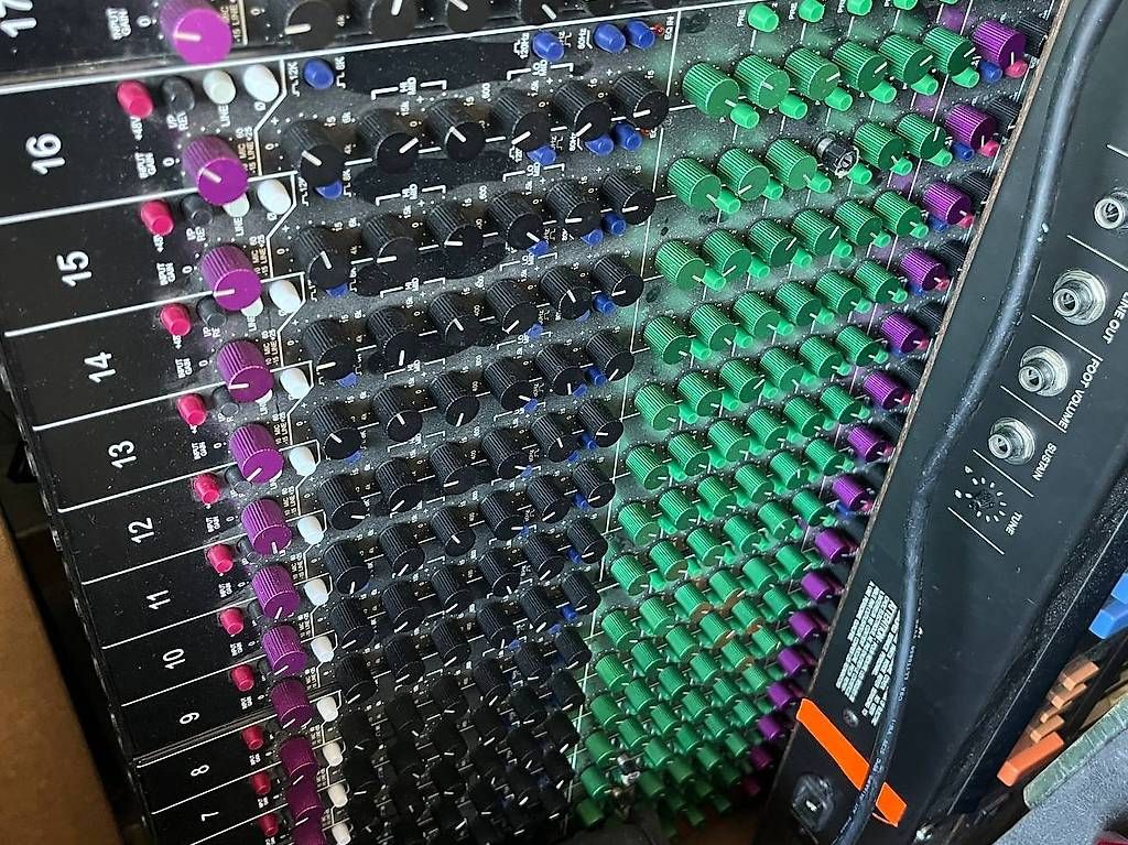 Platines de mixage: Mxier console audio TOFT ATB 24 – D'occasion à Genève par androo13 2