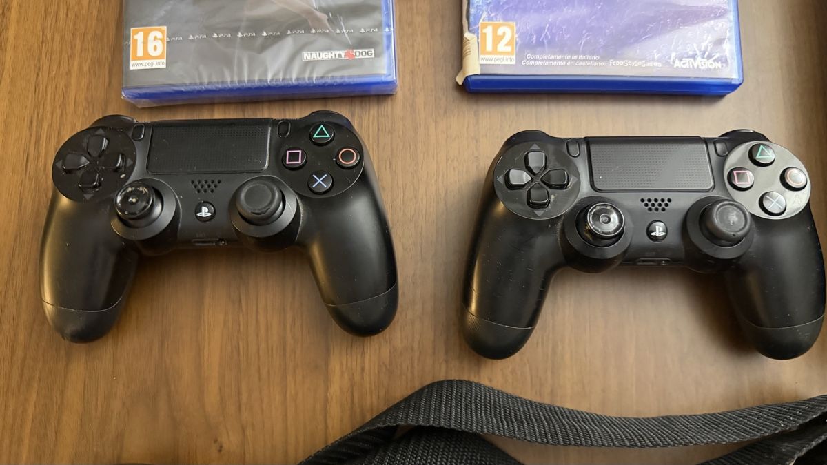 Sony Console: PlayStation 4 + 2 Controller + Guitar Hero + Uncharted  – Usato da Lausanne venduto da phi_7pnb 1