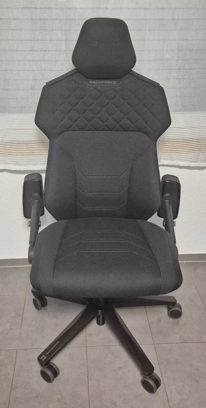 Chaises: BACKFORCE ONE PLUS ALLBLACK STOFF – D'occasion à Lyss par Patri32