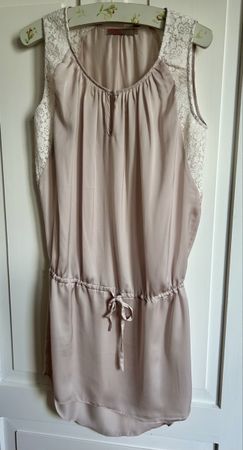 Saint Tropez Dress, size M, cream with lace detail 🌸