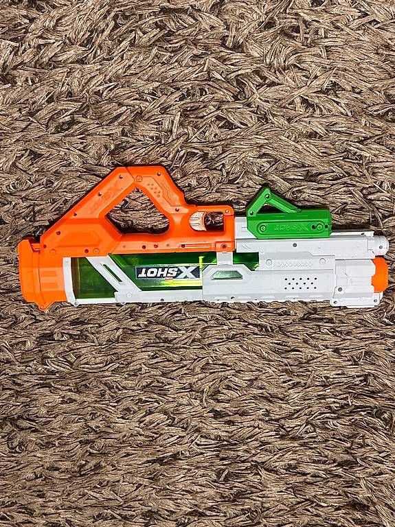 Spielzeuge: Nerf à eau – Gebraucht aus St-Sulpice VD von Bleuorange