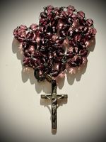 Wunderschöner Vintage-Rosenkranz mit violetten Kristperlen