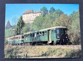 Pendelzug der Sensetalbahn (STB) unterhalb Schloss Laupen